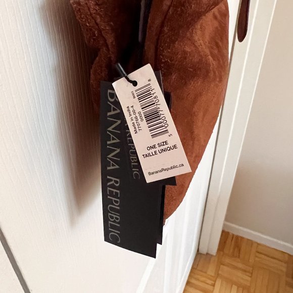 ✨ NWT ✨ - Banana Republic - Suede Bag with adjustable strap - Picture 13 of 15